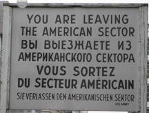 CHeckpoint Charlie in Berlin Image bei fahrradtouren.de