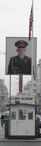 Checkpoint Charlie in Berlin Image bei fahrradtouren.de