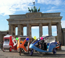 Velotaxis in Berlin am Brandenburger Tor Image bei fahrradtouren.de