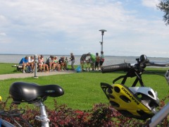 Radfahrer machen Pause an der Küste Radreisen mit WAMA Tour Polen