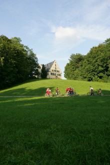 Coburg Schloss Rosenau Radfahrer
