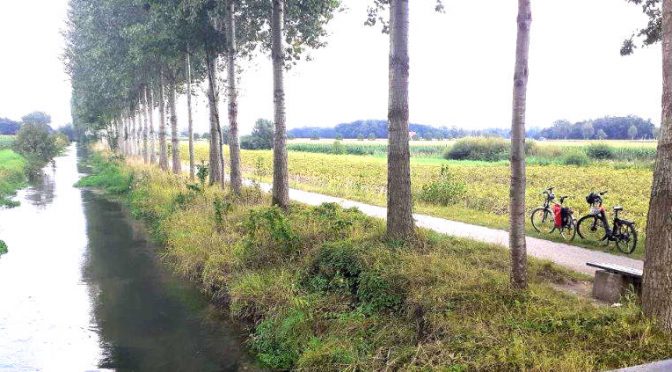 Unterwegs auf dem Radweg am Boker Kanal zwischen Delbrück und Paderborn.